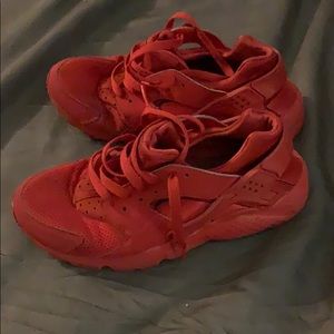 Nike Red Haurache